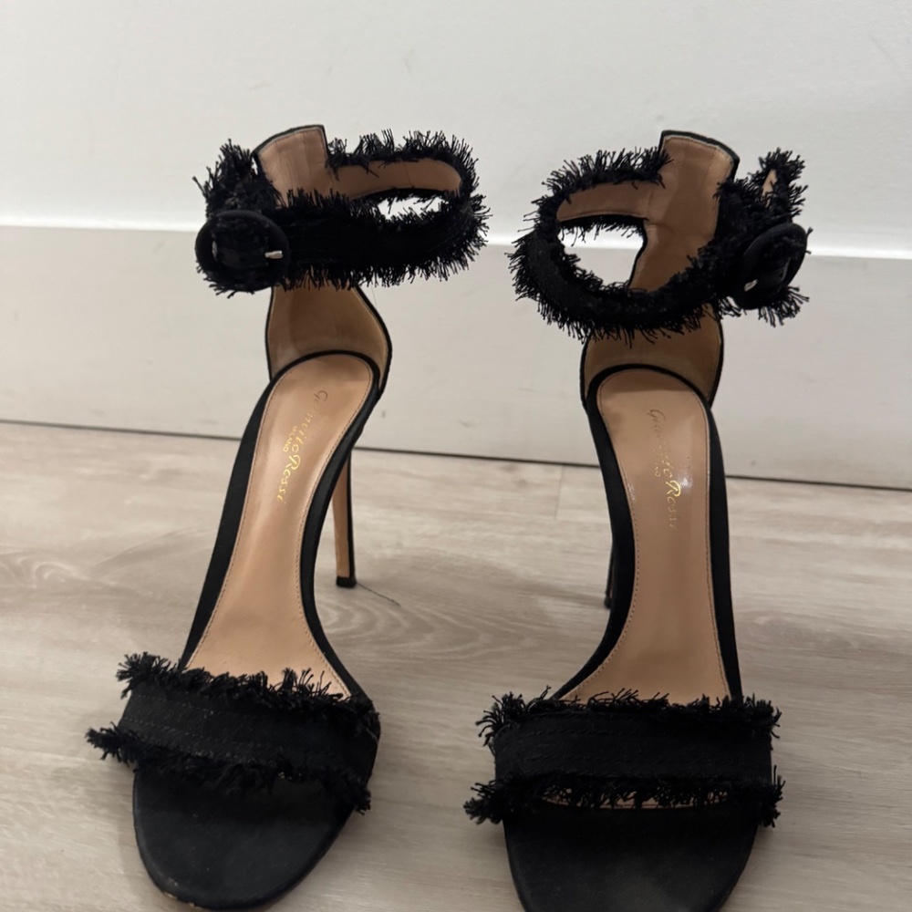 Gianvitto Rossi Heels - Picture 2 of 5